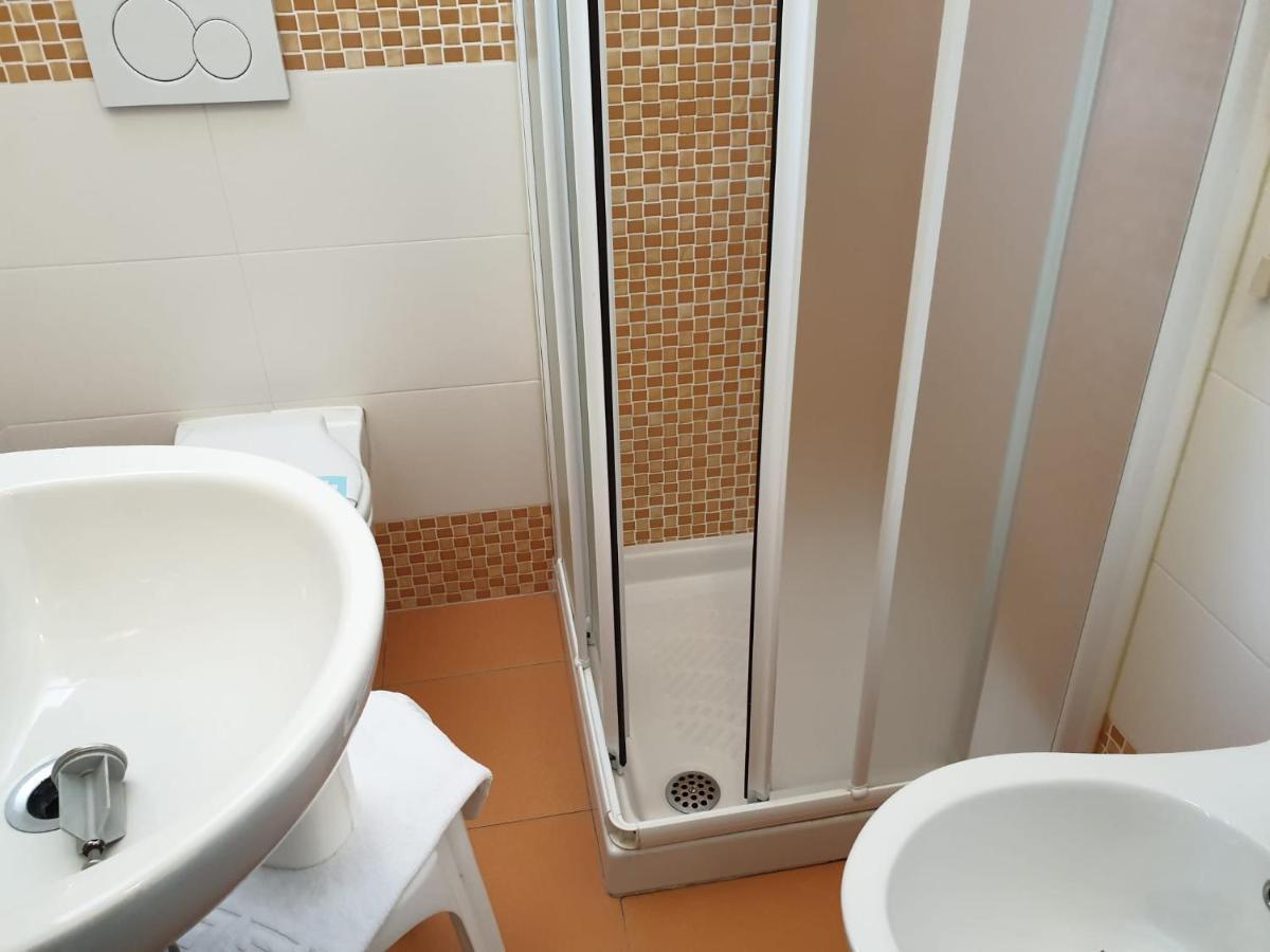 Hotel Baden Baden リミニ エクステリア 写真